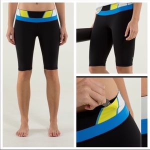 ✳️Lululemon Reverse Groove Shorts Tall 4 Black